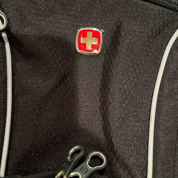 SwissGear Laptop Computer Black Backpack, EUC, ample storage, Airflow, durable, - Picture 2 of 14